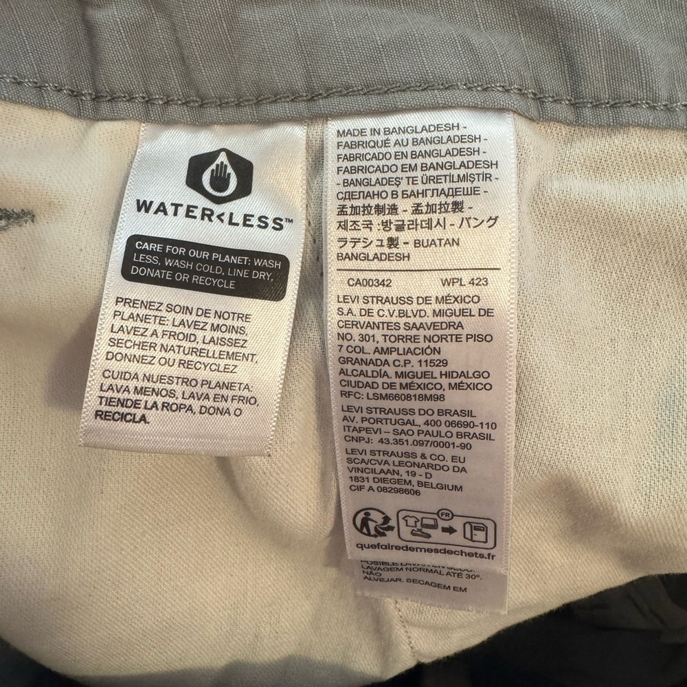 Levi's Men's Grey Cargo Shorts Size 38 - Picture 3 of 8